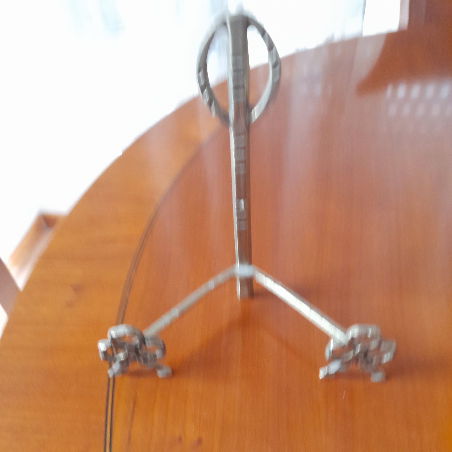 Suporte para prato em bronze