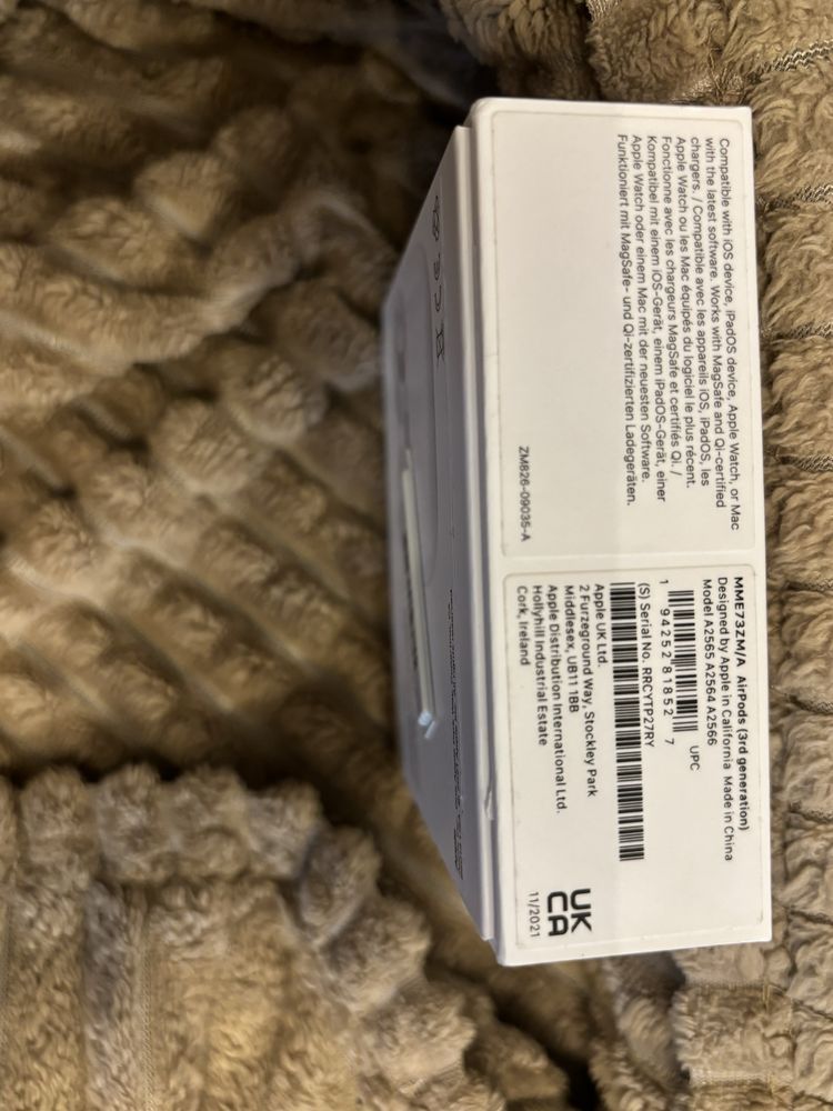 Apple AirPods 3 generacji oryginalne, plus kabel usb c lightning