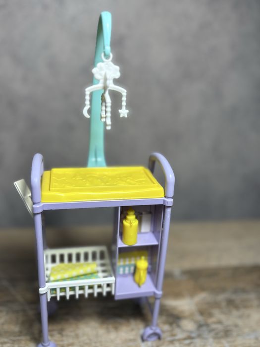 Лялька Барбі педіатр