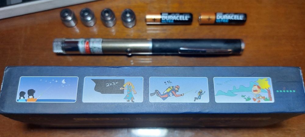 Зелёная лазерная указка 1000 mW (5 насадок) Green Laser Pointer