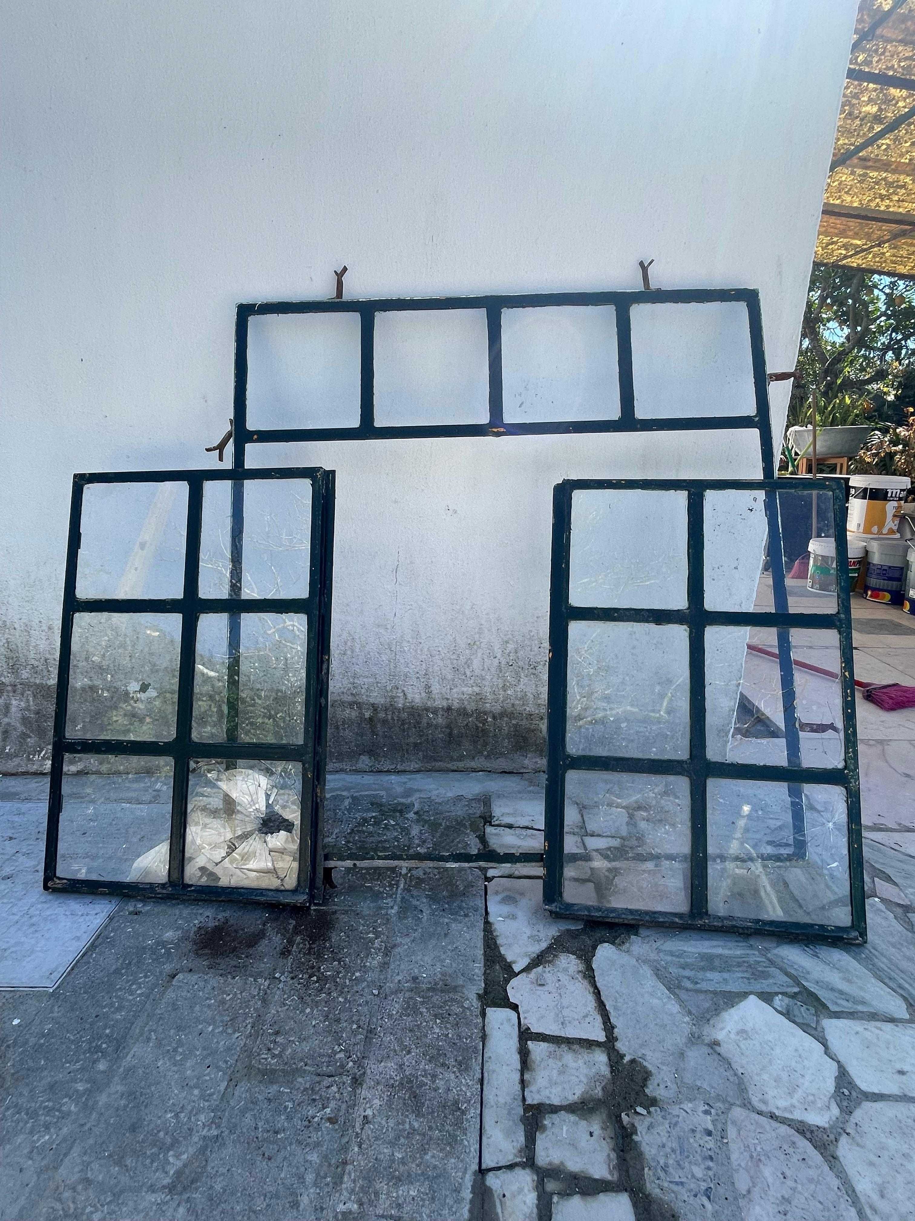 Estrutura de ferro com 2 janelas