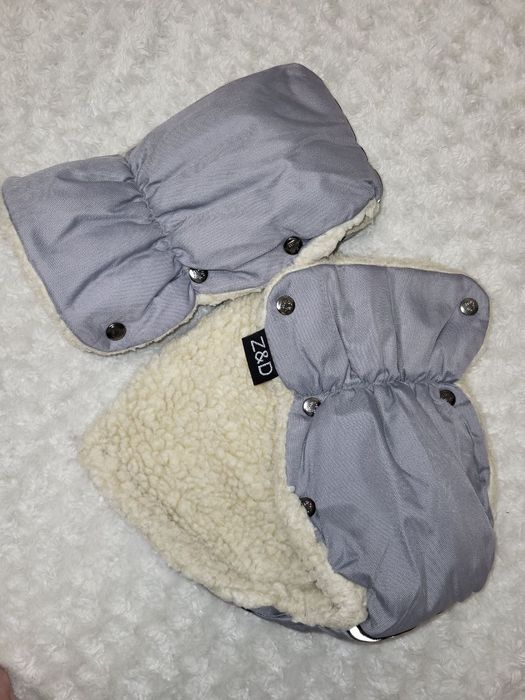 Рукавиці, муфти  на коляску, санчата сірі та блакитні