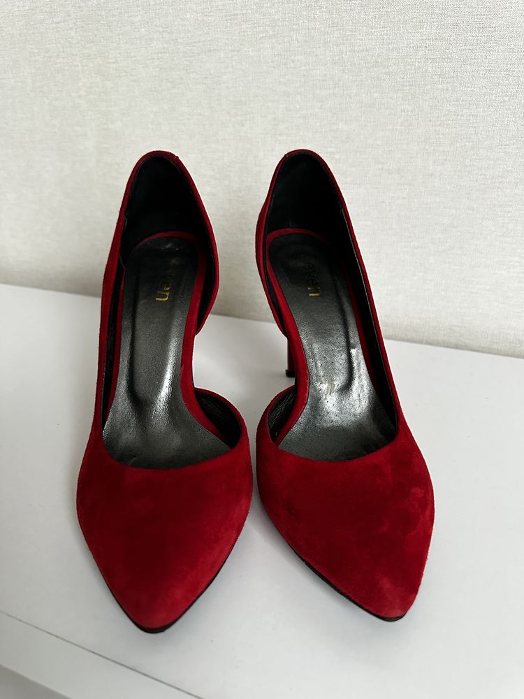 Жіночі туфлі лодочки на шпильці з виїмкою, натуральна замш, Червоні