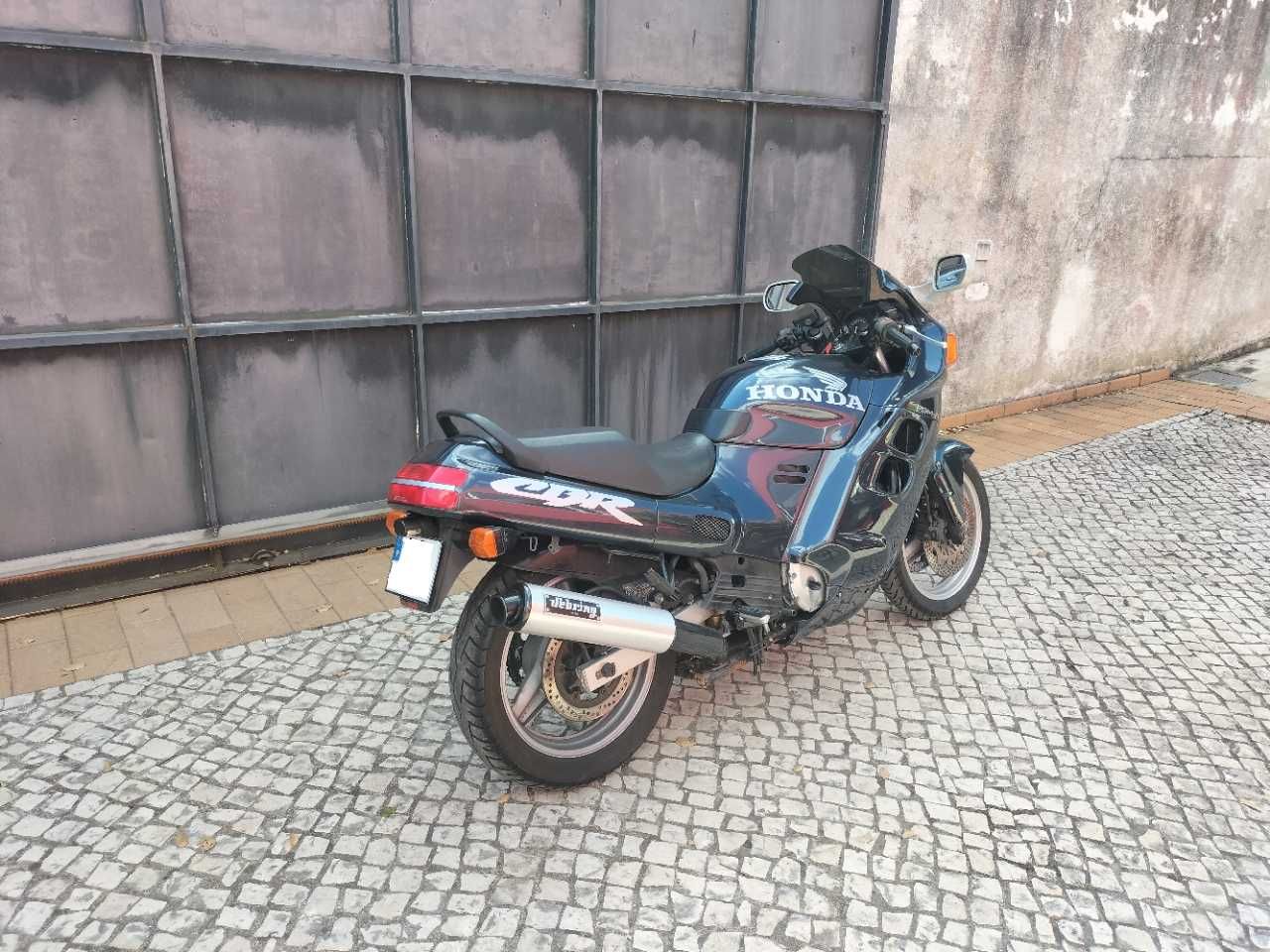 Honda CBR 1000F - isenta de IUC