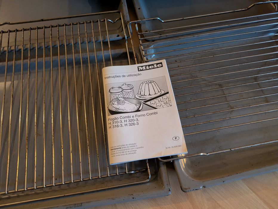Tabuleiros e grelhas para forno Miele