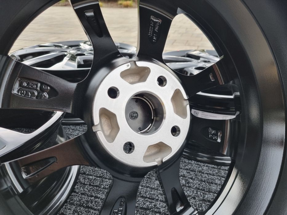 Toyota Yaris 15" Alufelgi nowe Aygo IQ 4x100 Felgi nowe czarny połysk