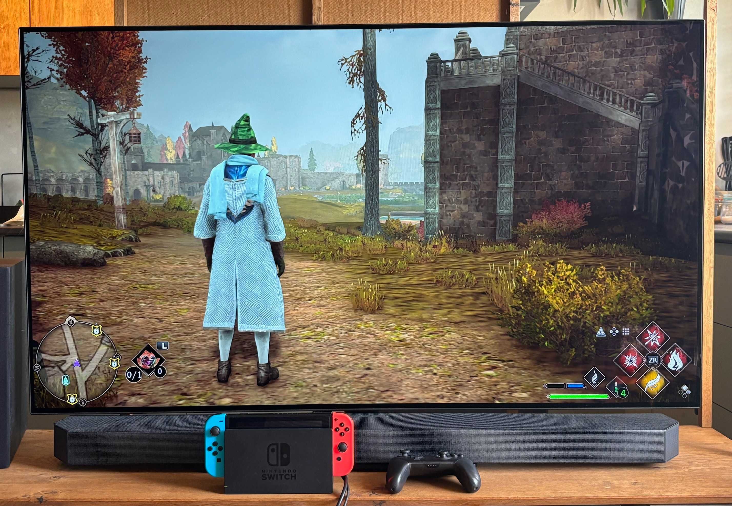 Nintendo Switch + Hogwarts Legacy + Pro Controller