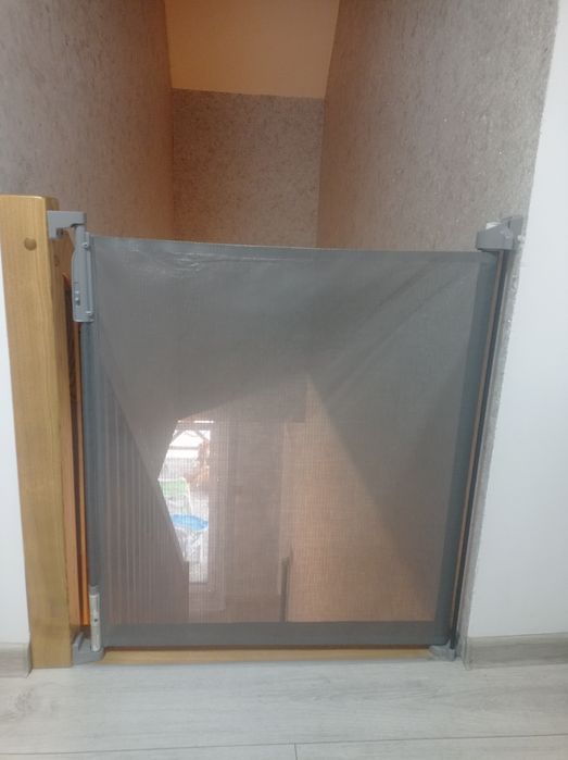 Roleta barierka zabezpieczająca na schody dla dzieci