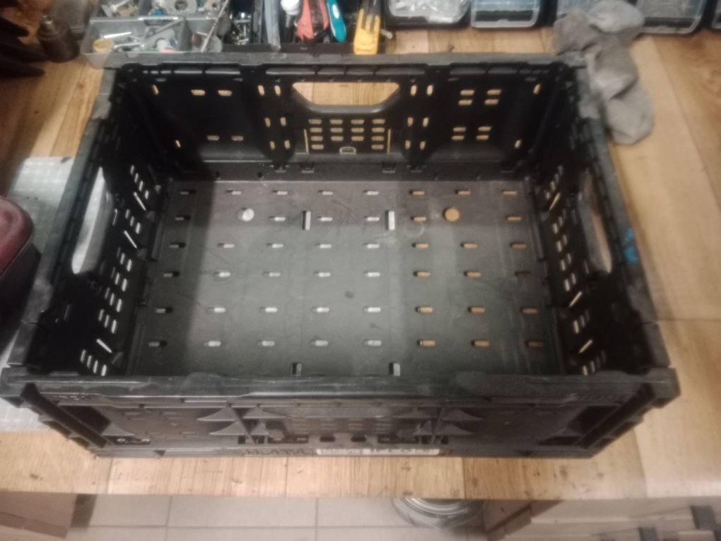 Sprzedam skrzynkę plastikowa składana