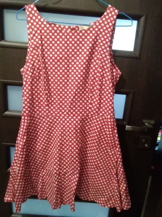Sukienka czerwona w białe groszki