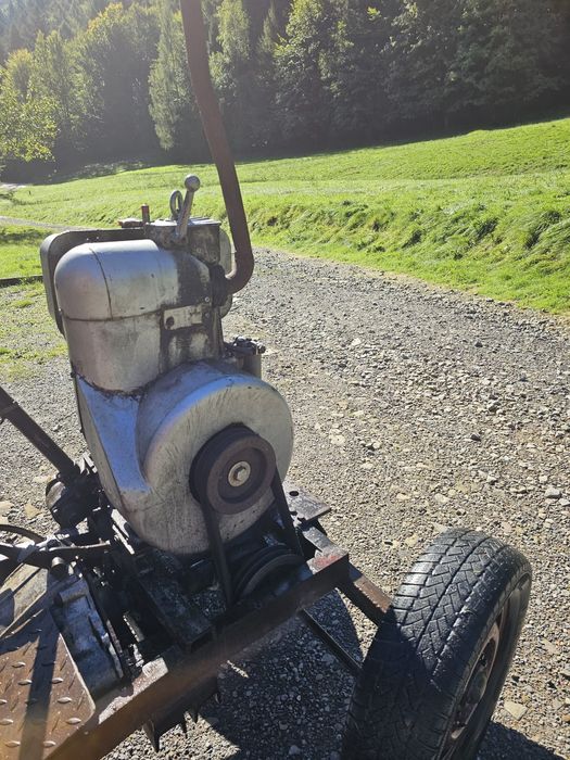 Capek Ciągnik Traktor Esiok