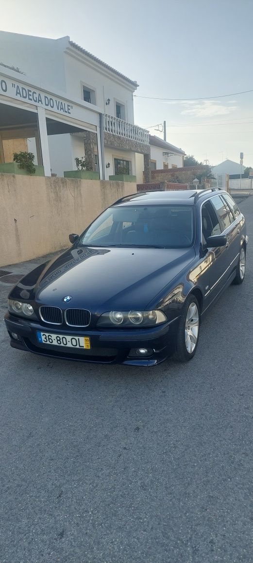 Vendo bmw 530d caixa manual. 
375565 km .
Revisões todas em dia turbo