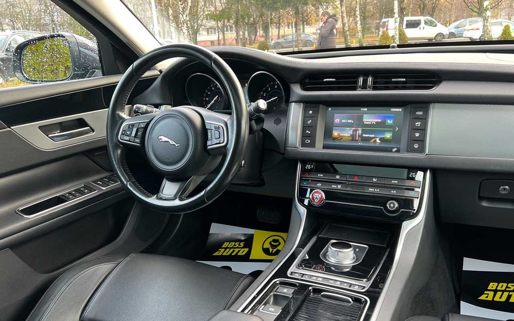 Jaguar XF 2015 рік