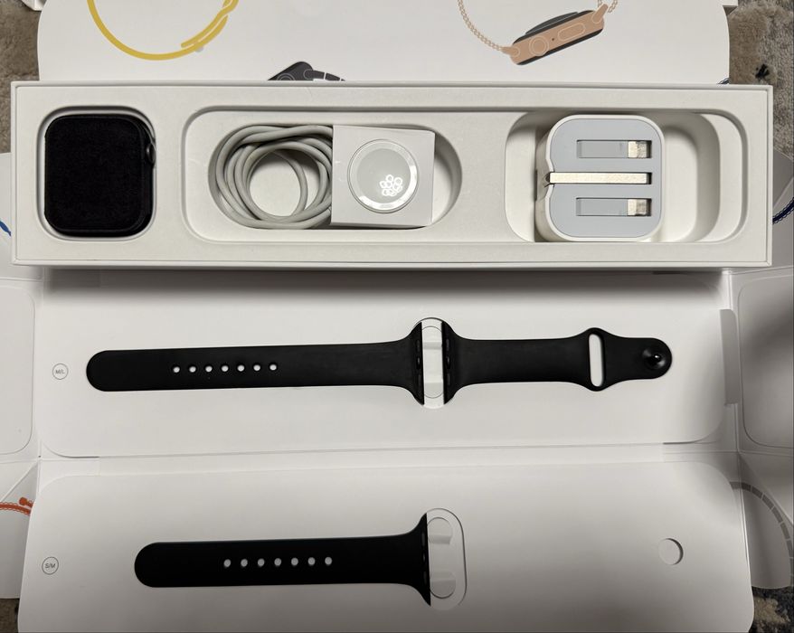 Apple Watch 4  44mm  Space Gray