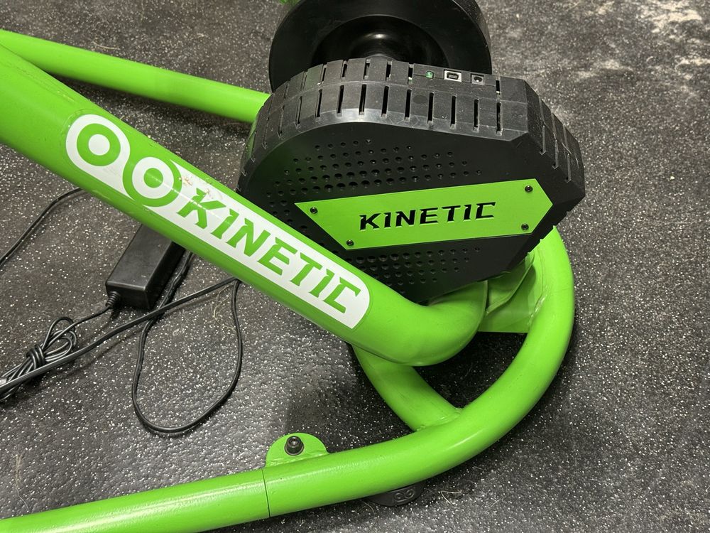 Trenażer Kinetic Rock and Roll plus Smart Control Power Unit