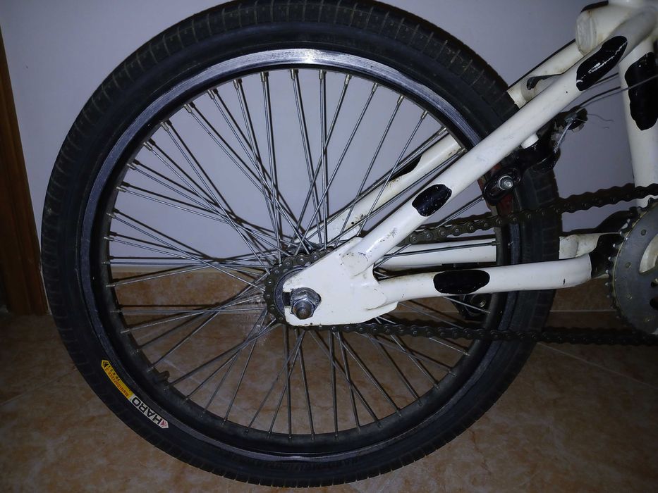 BMX usada, antiga. Peças de marca