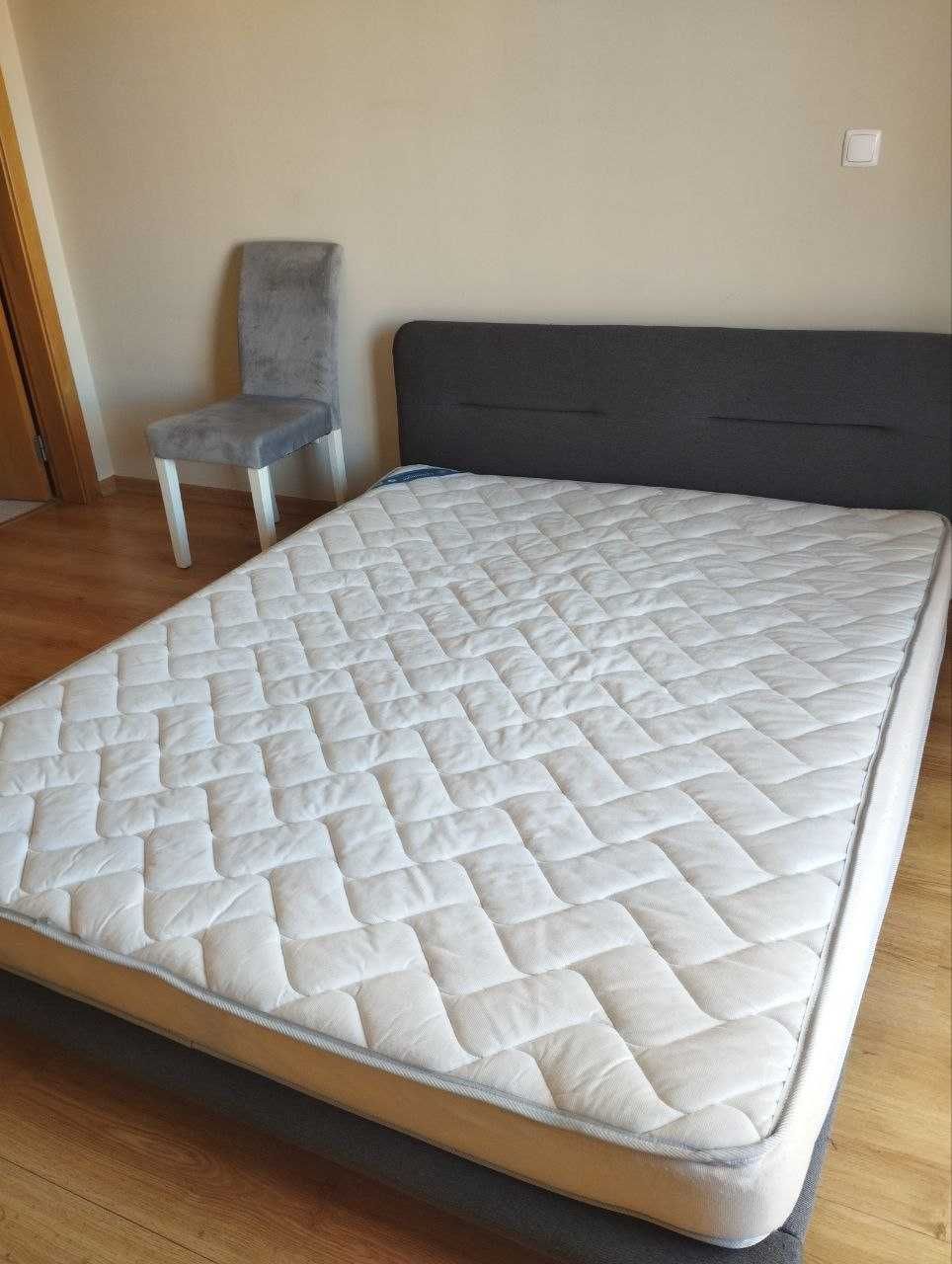 Cama
Tamanho: 140x190 cm