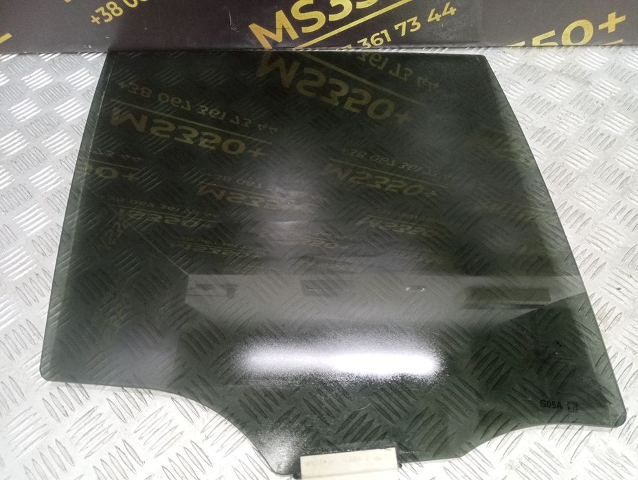 Скло бокових дверей задніх правих  BMW G05 БМВ Г Стекло двери правой