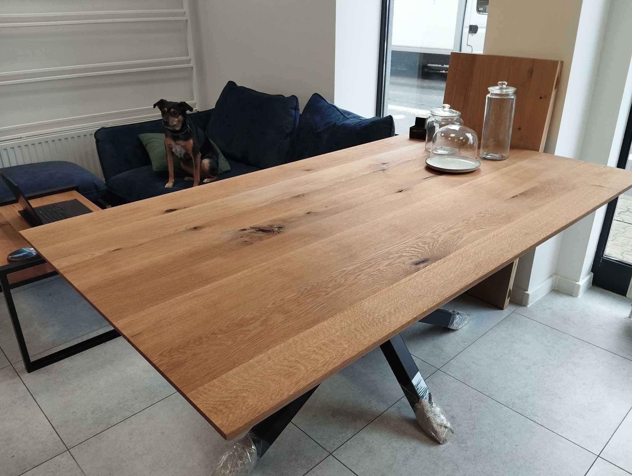 Stół dębowy w stylu loft, na podstawie typu pająk