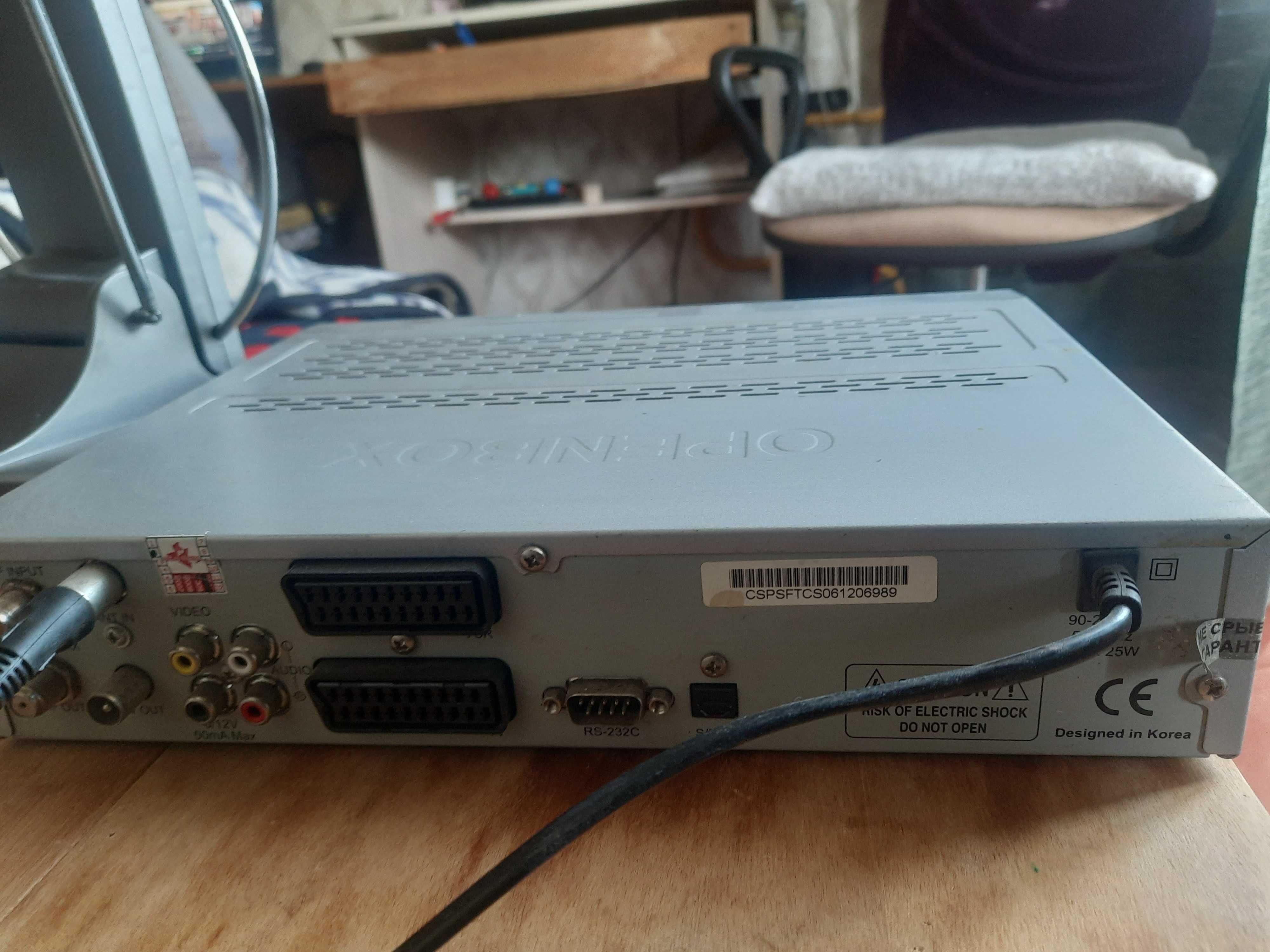 Спутниковый ресивер (тюнер) Openbox X-820CI  с комнатной антенной