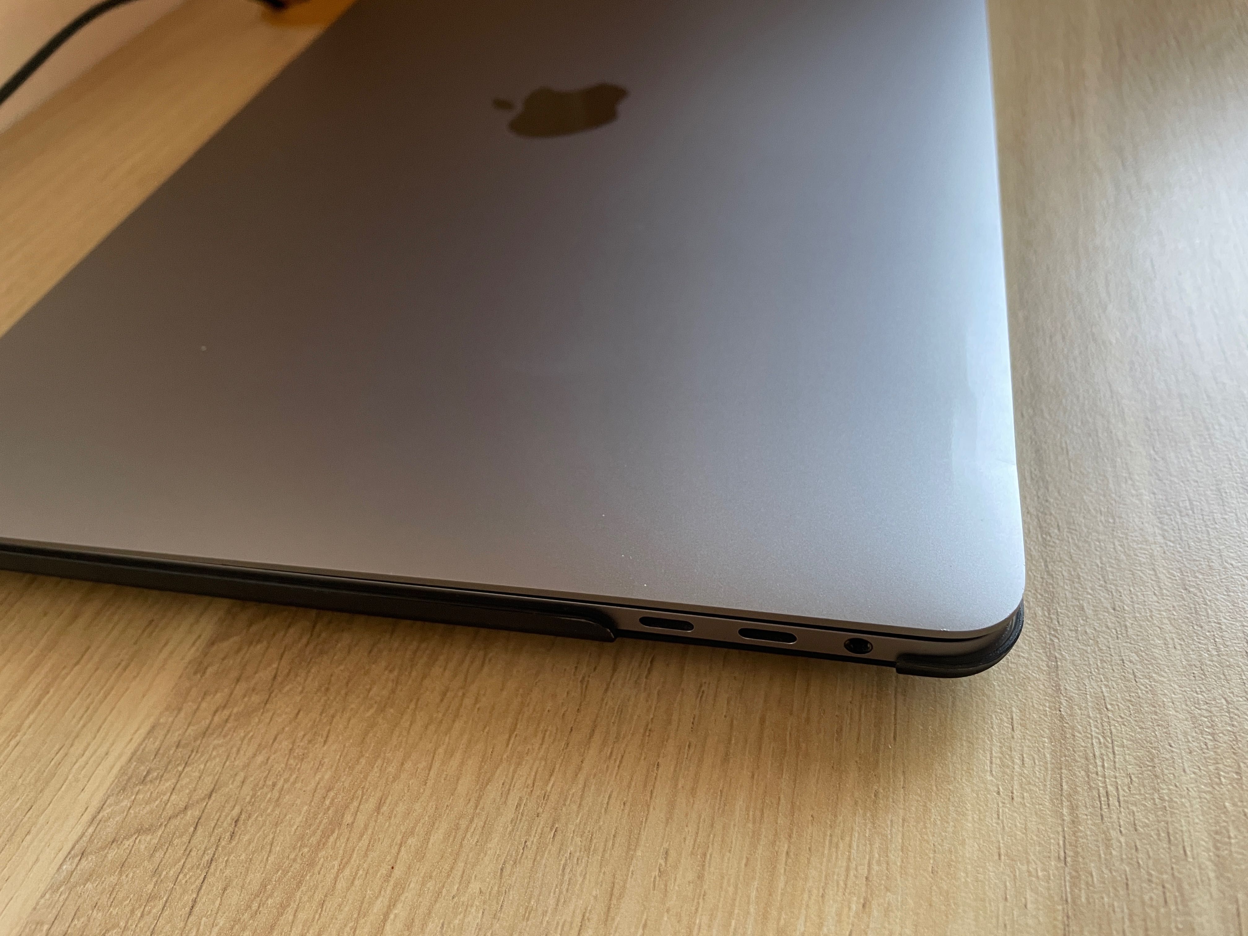 MacBook Pro 13" 2020, i7, 32GB RAM, 1TB SSD, Space