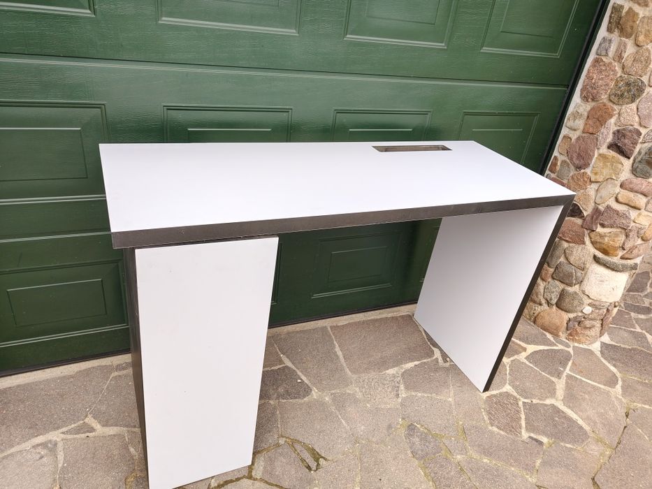 Bialo czarne biurko z szafką
