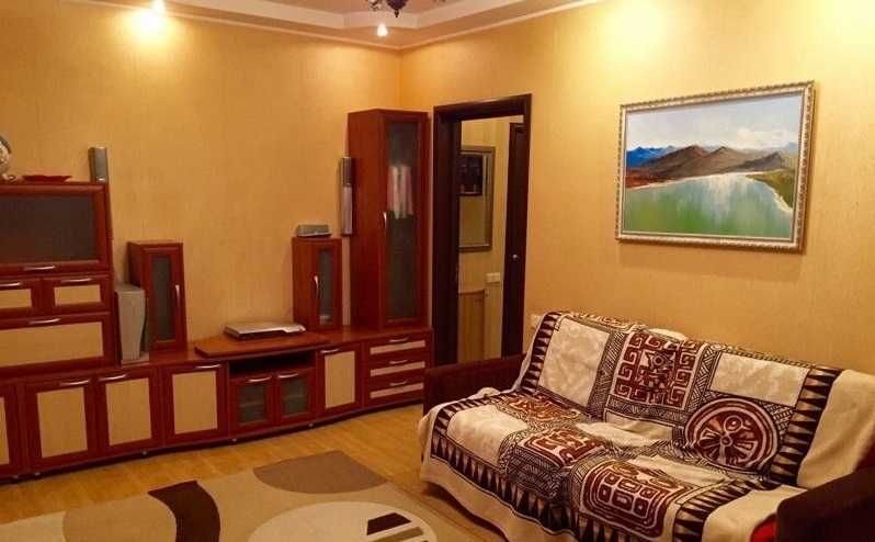 Продам 2-к квартиру по вул. Малишка 3