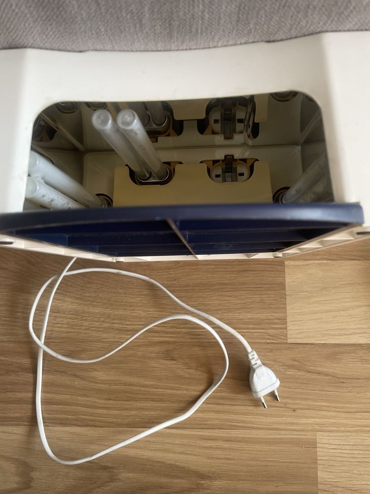 Lampa utwardzajaca do paznokci