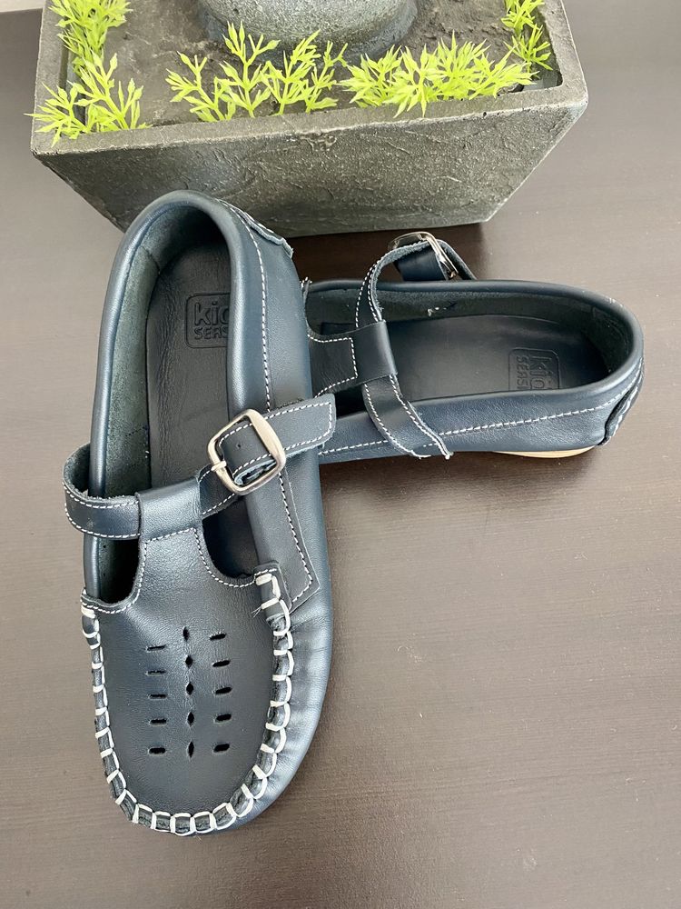 Sapatos criança novos