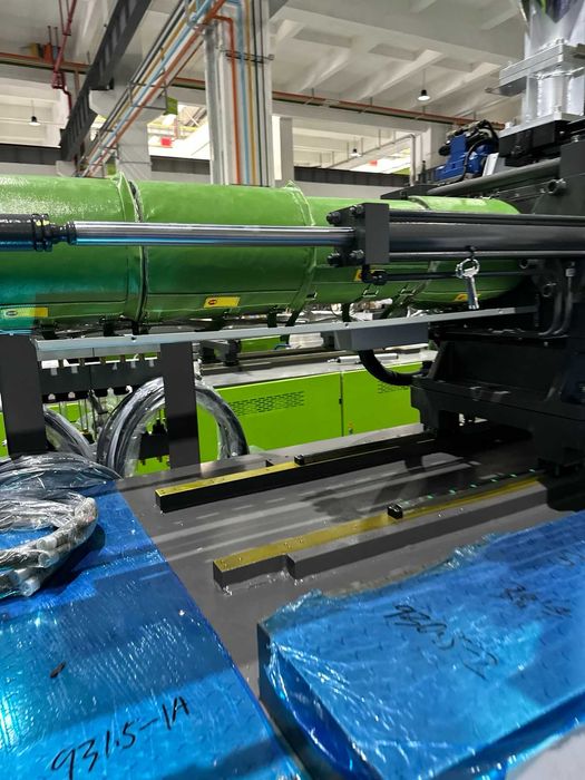 Электрический гибридный термопластавтомат Yizumi Серия А6 UN260A6