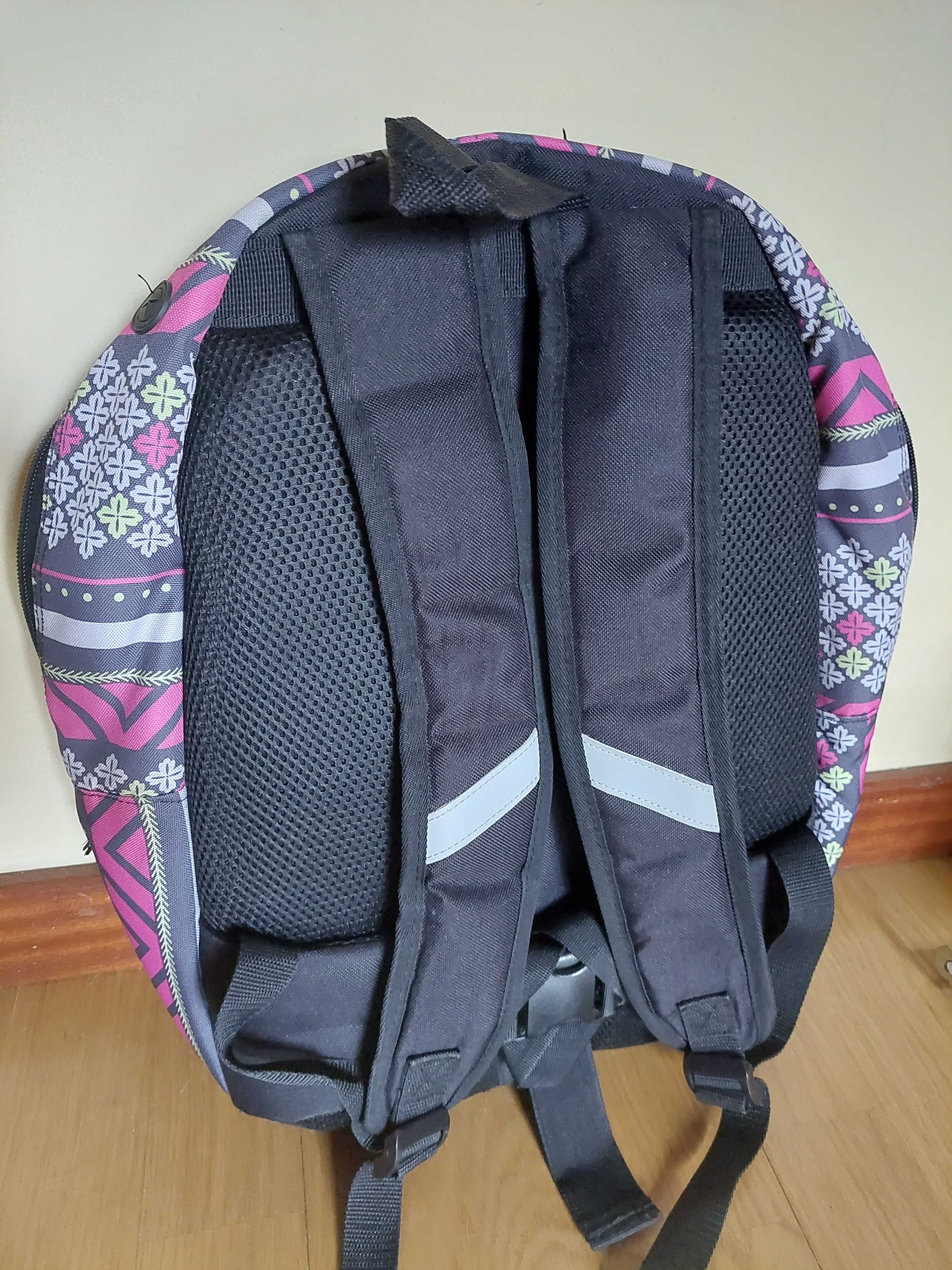 Mochila menina com bolso para computador