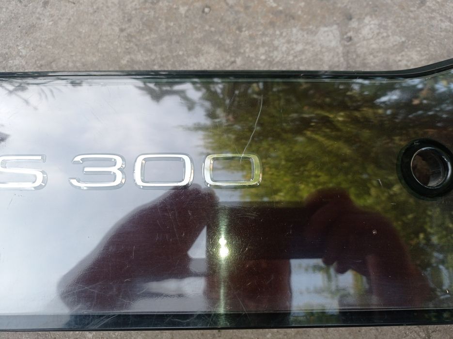Lexus gs 300.Задній ліхтар на кришку багажника,люстра,бленда