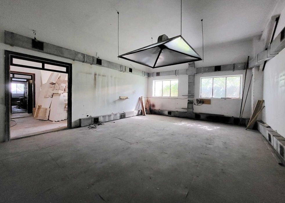 Продаж комерційного приміщення на вул. Будівельна