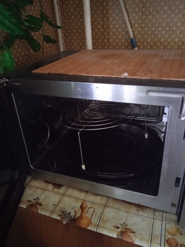 Продам микроволновку б/у