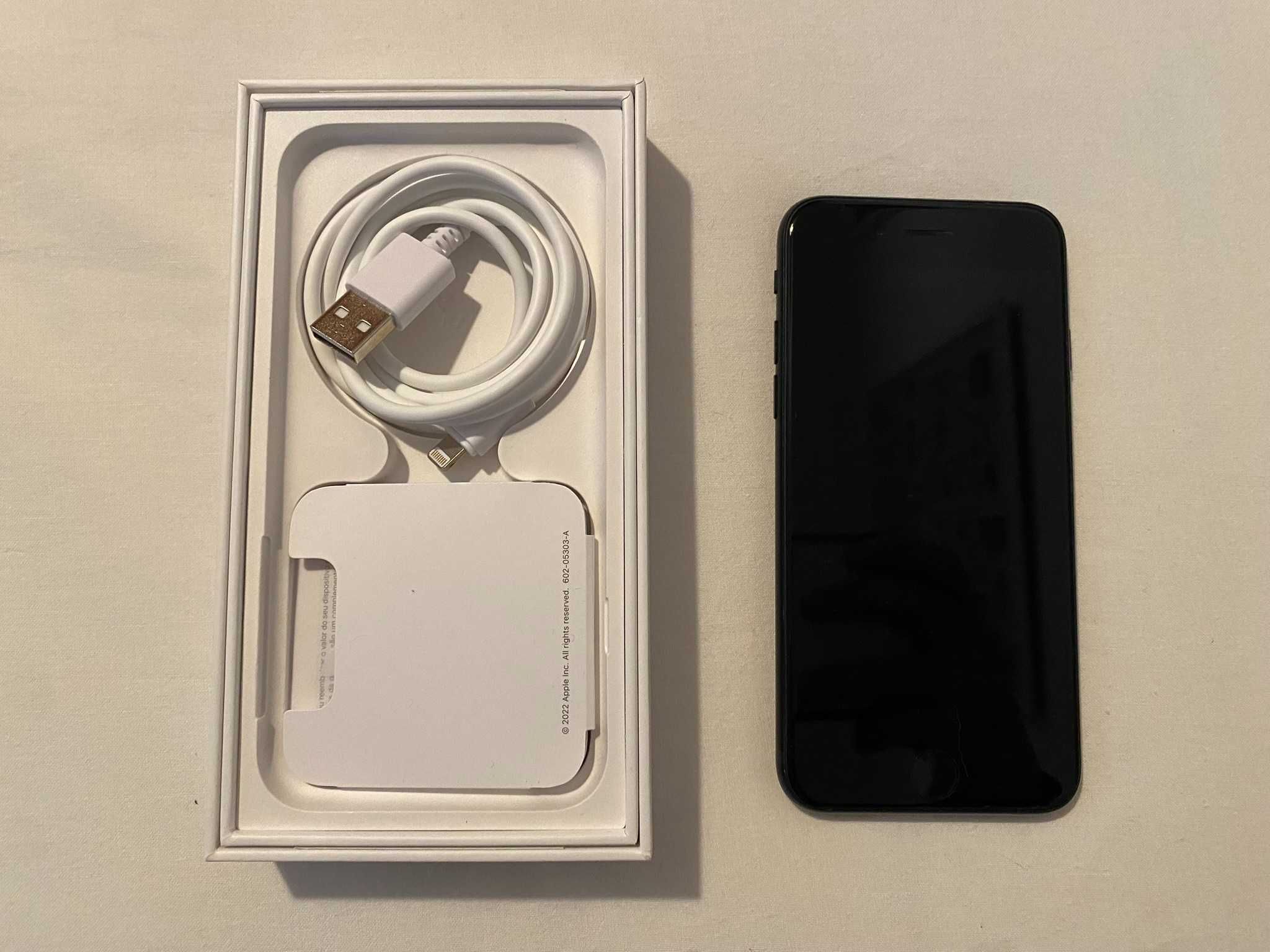 iPhone SE (2022) em excelente estado c/ cabo de carregamento