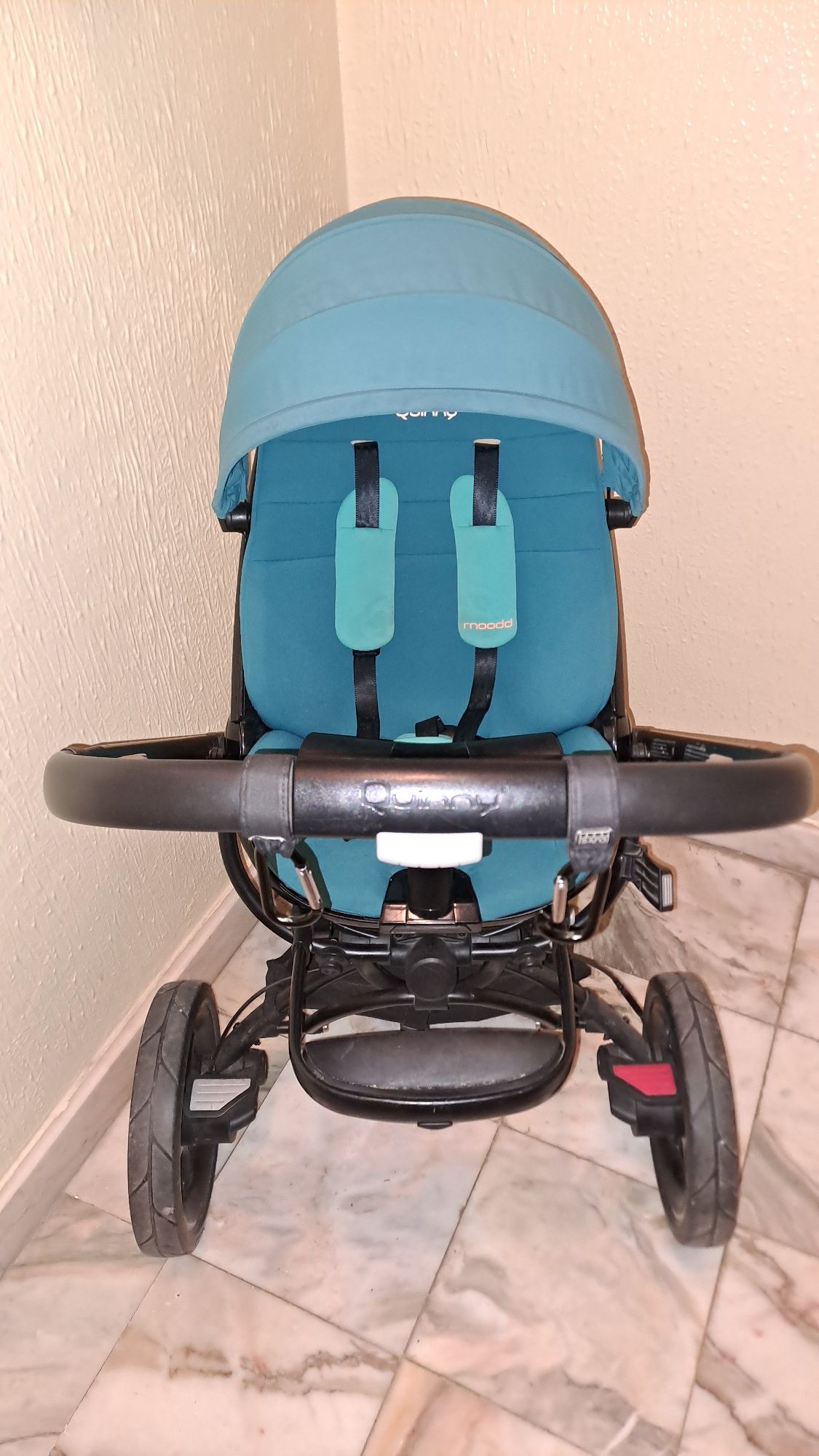 Conjunto carrinho quinny moodd e ovo maxi cosi