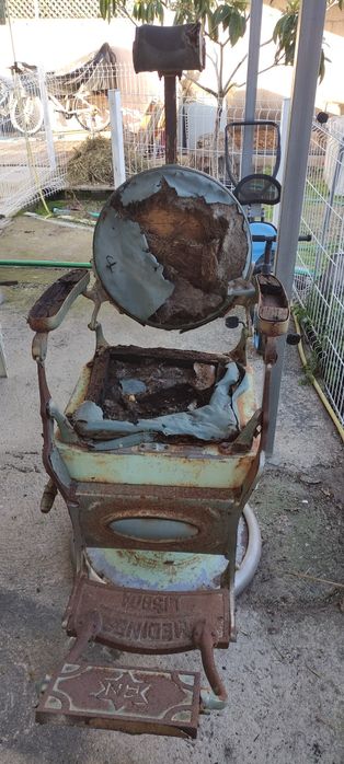 Cadeira de barbeiro da década de 60 para restaurar