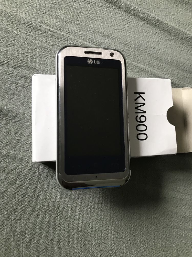 Telefon komórkowy smartfon LG KM900
