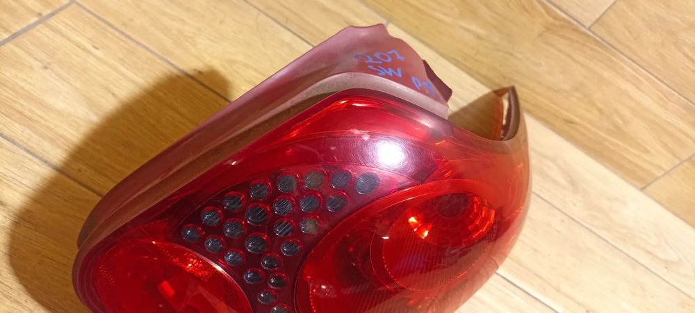 Lampa Prawy Tył Peugeot 207 SW