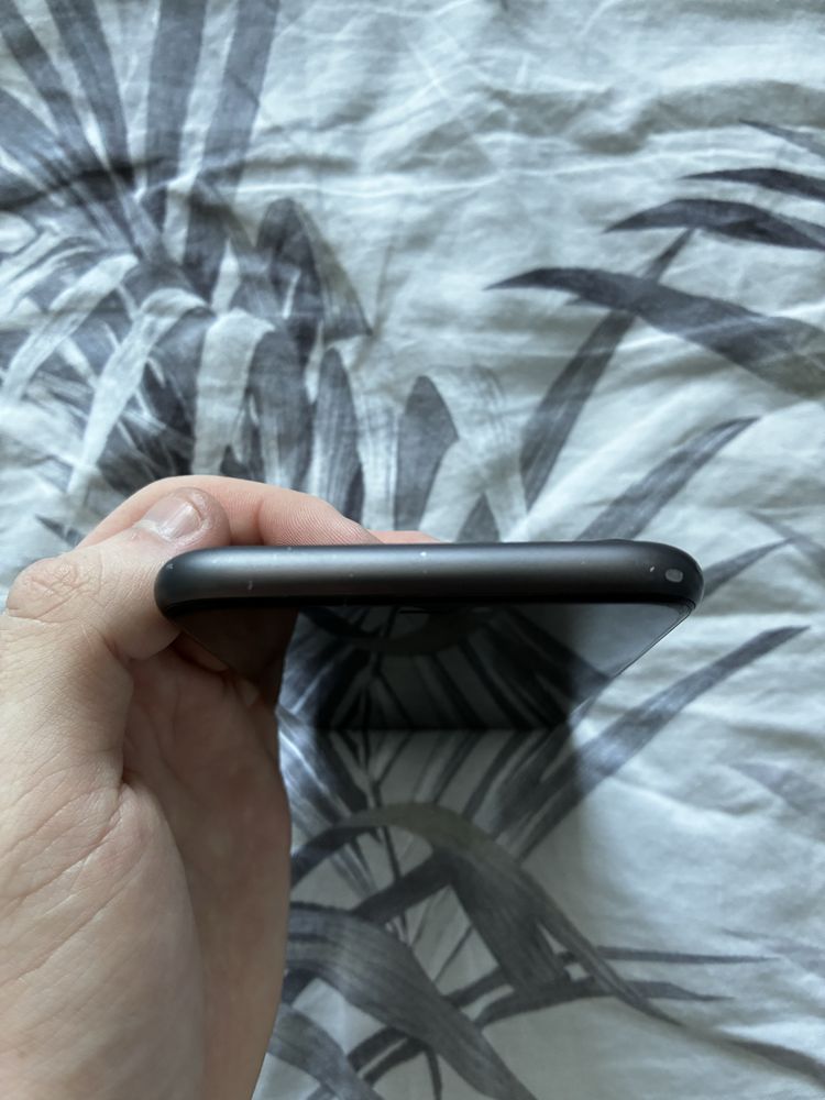Iphone 11 z Etui i Pudełkiem