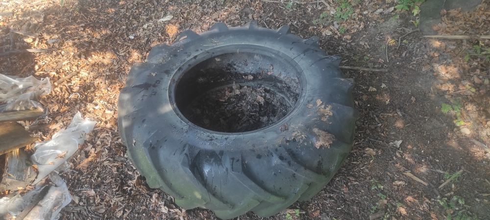 Oddam za darmo starą opone od ciągnika,traktora Ursusa C-360, duża Sto