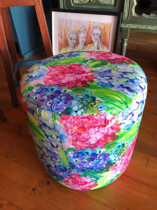 Puff muito florido em bom estado