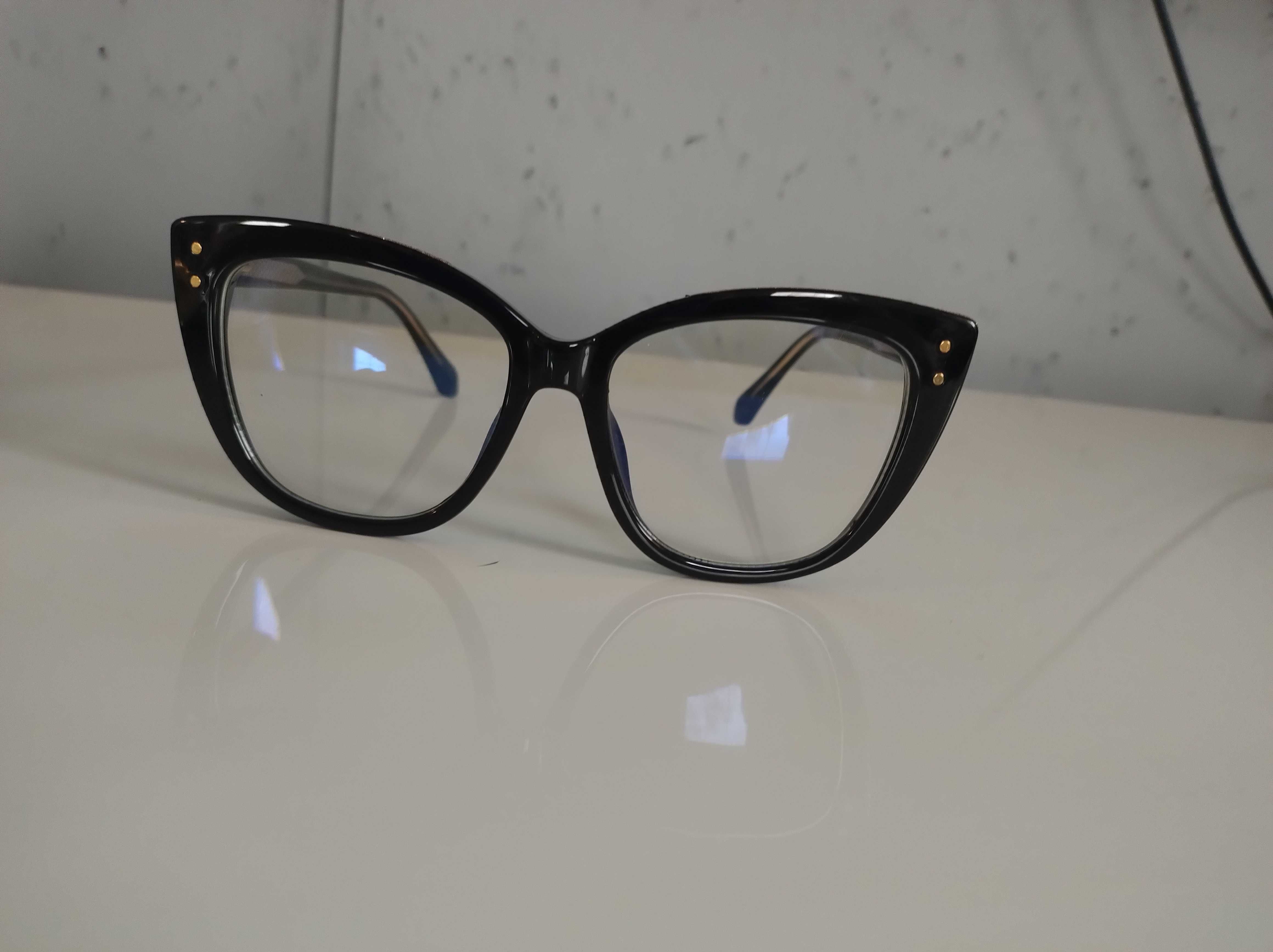 Okulary ,,0'' czarno-złote