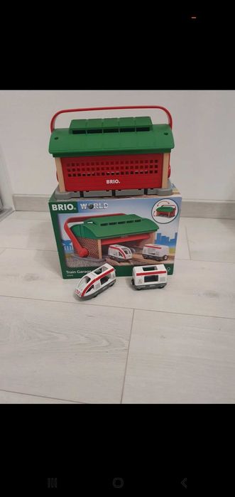 Pociąg Brio garaż