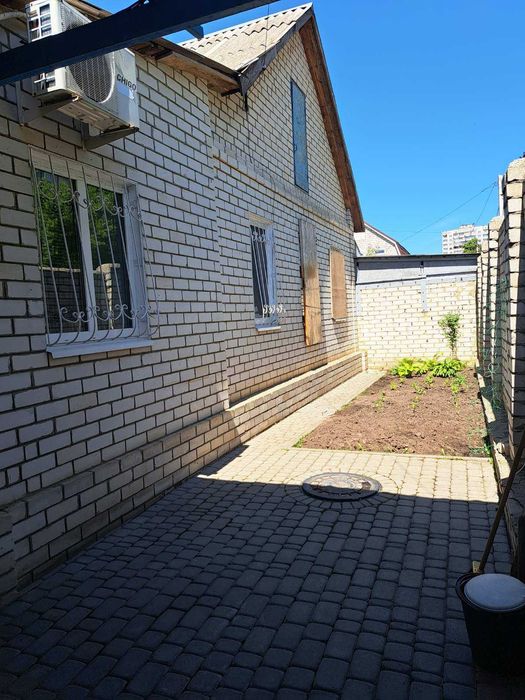 Продам 1/2 дома на Салтовке