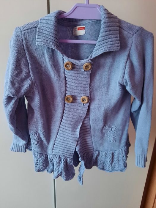 Sweterek dla dziewczynki z falbanką Name It