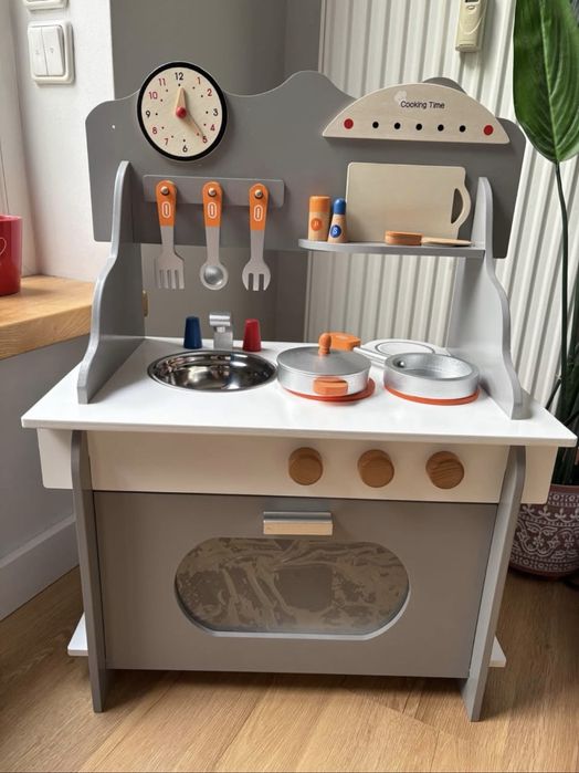 Nowa kuchenka drewniana z akcesoriami