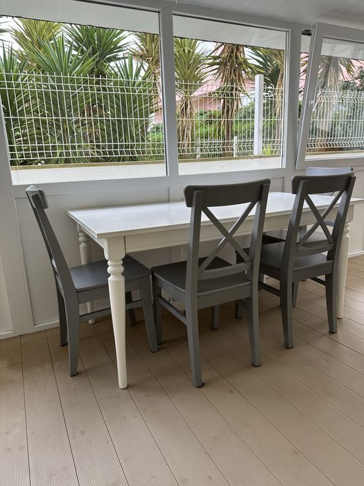 Mesa de Jantar Extensível com 4 cadeiras Rosentorp IKEA