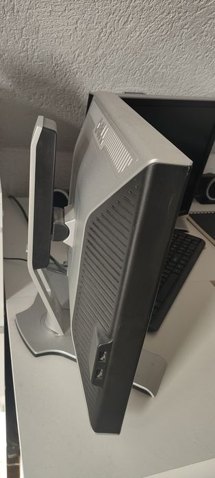 Sprzedam komputer plus dwa monitory