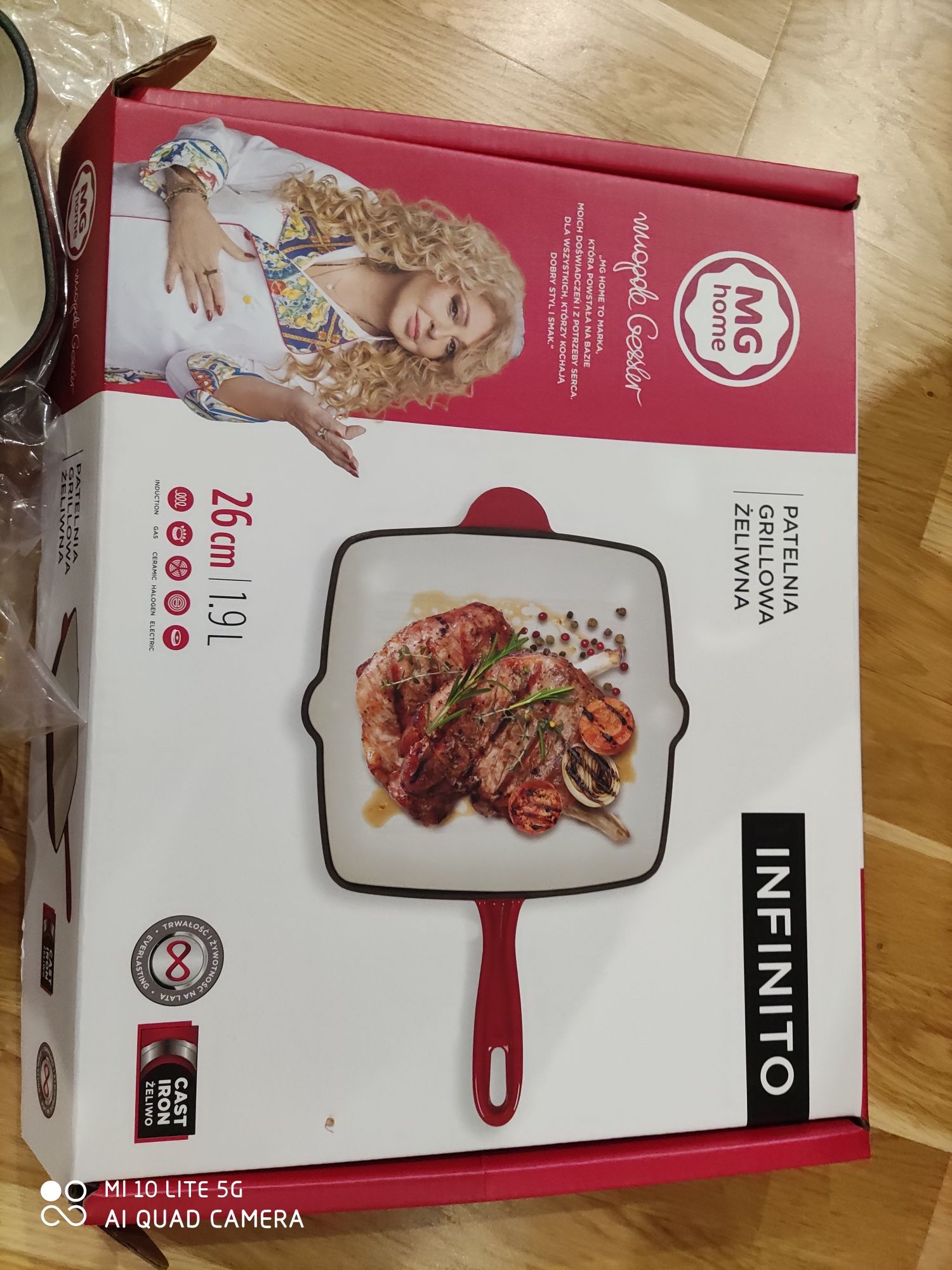Nowa patelnia żeliwna grilowana
